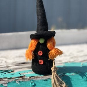 M Gnome - Witch w/ Broom & Buttons