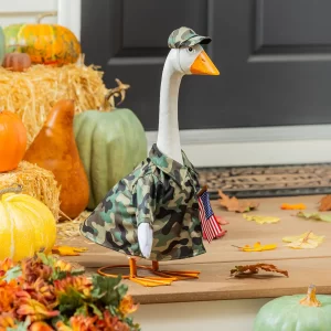 Giddy the Porch Goose: Outfit - Camo