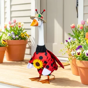 Giddy the Porch Goose: Outfit - Ladybug